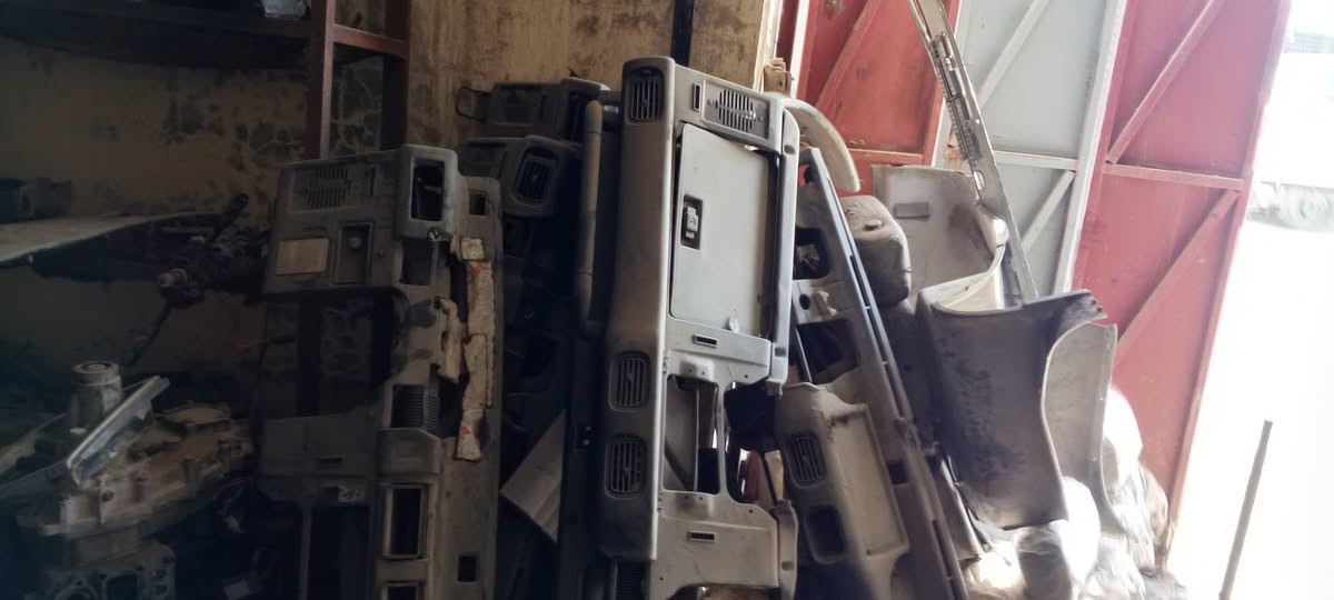 سلام عليكم غراض كالوبر حاويه جوه السوك شتريد موجود مكان بابل حمزه الغربي هاذا رقمي ***********
