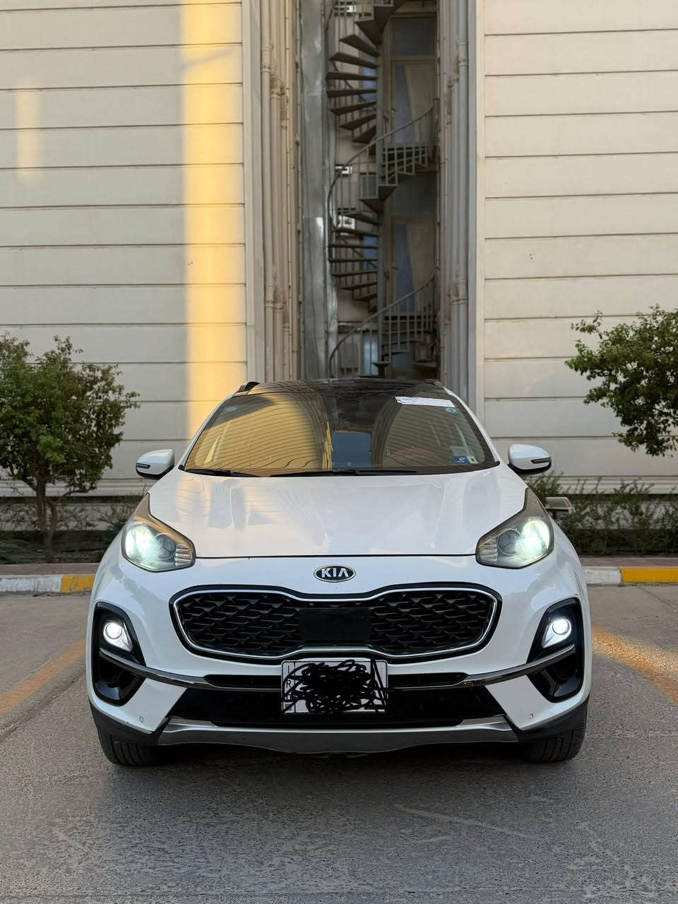 كيا سبورتج  sx  فول مواصفات  اعلى فئه موديل 22. ماشيه 55محرك 2400
GDi
صورة الحادث موجوده والسونار مال مندلاوي موجود بالمنشور  
تبديل جاملغ اصلي نفس اللون يعني السياره بدون صبغ   بيها بارد اباب الصدر 
مكينه وكير كفاله  من الفتح  السعر 180 وبيها مجال بسيط 
بأسمي رقم دولي مكاني بغداد الشعب 
الاتصال  *********** بي واتساب
