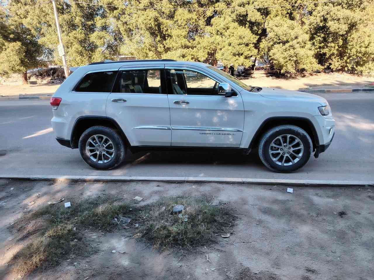 السلام عليكم سياره جيب لاريدو ٢٠١٥ خليجي كفاله عامه ماشيه ١٠٠ كير ومحرك وحداديه وتبريد كفاله بسمي تحويل مباشر سنويه ل ٣٠ عنوان كربلاء سياره فول مواصفات واحد عله واحد رقم الهاتف *********** السعر ٢٦٠ وبيه مجال
