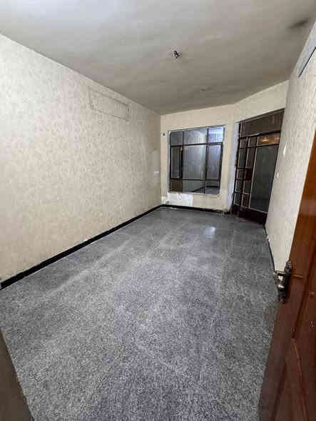 #للايجار في منطقة السيدية 

بيت مساحه 100 متر نظيف جداً

 يتكون من غرفتين نوم وصاله ومطبخ وخدمات وكراج 

سعر الايجار: 800 الف وبي مجال بسيط

للاستفسار 

***********
