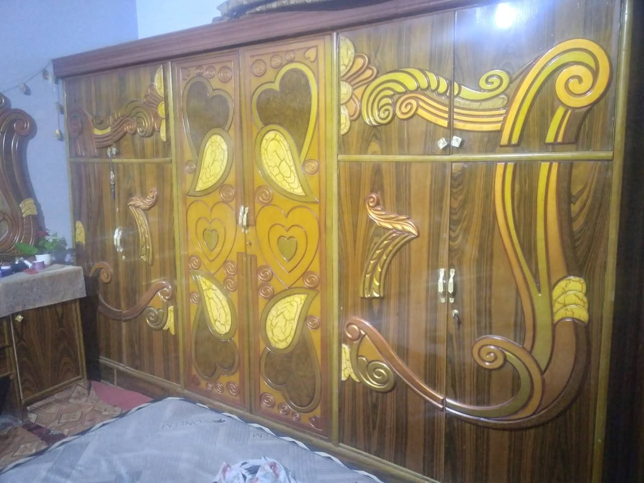 السلام عليكم غرفة اخشاب كدامكم موضحة للبيع // متوازي على بيعه الغرفه صار شهر من اشتريتها  //
اليريدها ماسنجر مغلق فقط على  رقم واتساب راسلونا // *********** ///
 سعرها 280 الف ملاحظة تتوفر خدمة توصيل  أجور التوصيل  تدفع مقدما للمندوب توصيل يعني قبل لا توصلك تدفع للضمان غير هيج المندوب ما يطلع و حتى توصلك الغرفة لباب بيتك أجور توصيل بغداد 10 الف محافظات 15 الف // واذا احد يكدر يجيني ياخذهه بعد افضل //اعتذر عن إغلاق التعليقات للمنشور لان محظور من تعليقات / تعال ///   /واتساب ماسجر وحياكم الله /// ///
