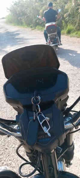 السلام عليكم موطور جبلي للبيع موديل 2024 عدد البطاريات 5 جدد يقرن 10 كلهن وحده تقره  12 كهربائيات كلها شغاله  السعر 590 بي مجال قليل مكاني كرمه الاتصال واستفسار ***********
