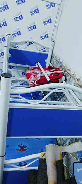 جرباية اطفال طابقين للبيع استعمال قليل للاستفسار ***********
