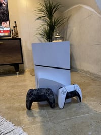ps5 سلم واحد تيرا الجهاز نضيف كلش شخط ما مشخوط ويا جوستكين اصليات وباك...