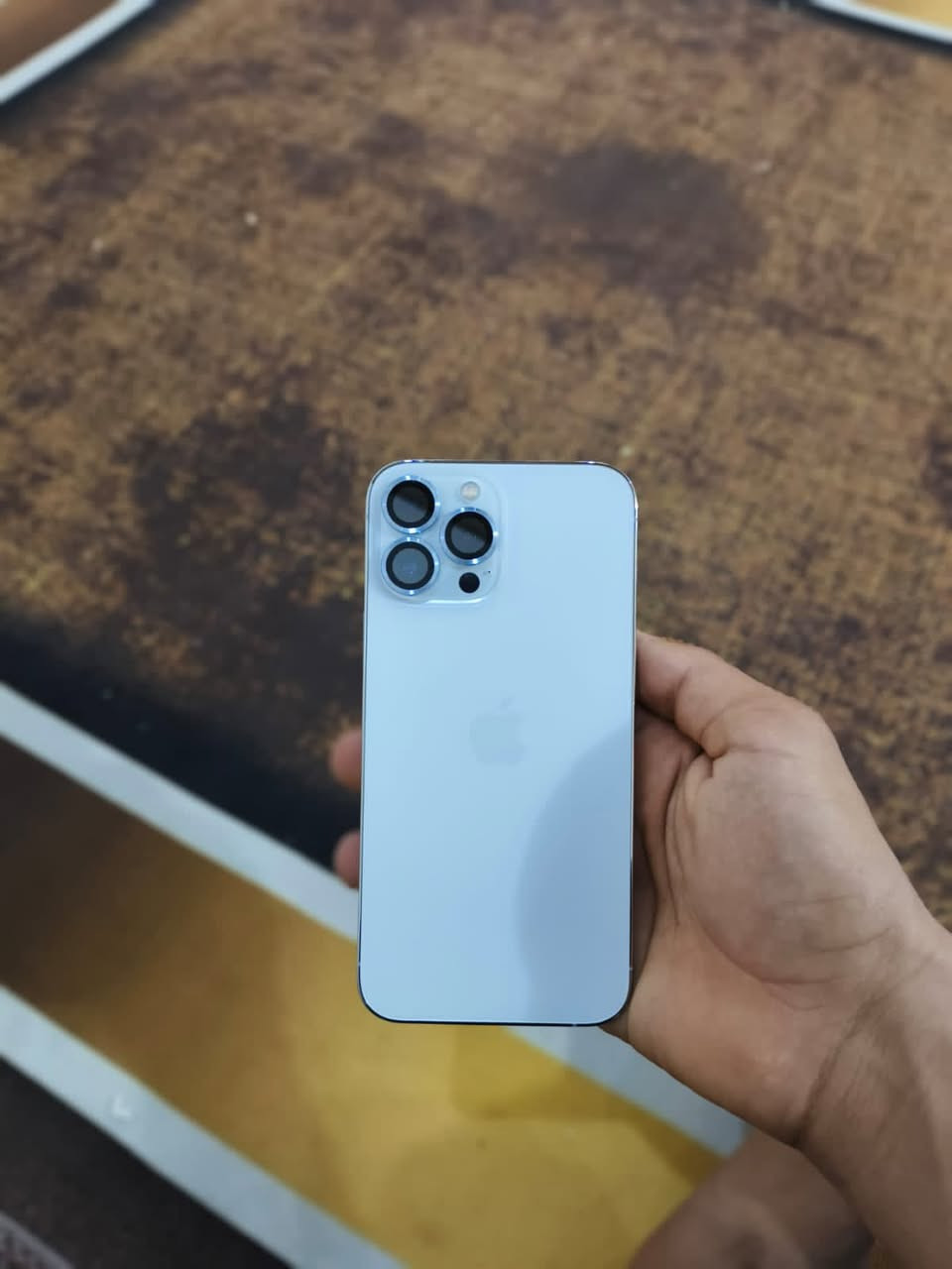 سلام عليكم أيفون 13 برو ماكس ذاكرة 256 بطاريه 85 ويا شاحنه وكفر جهاز نظيف جدا جدا 
سعره 730 وبي مجال قليل 
مكاني نجف حي ميسان 
*********** متواجد واتساب او اتصال
