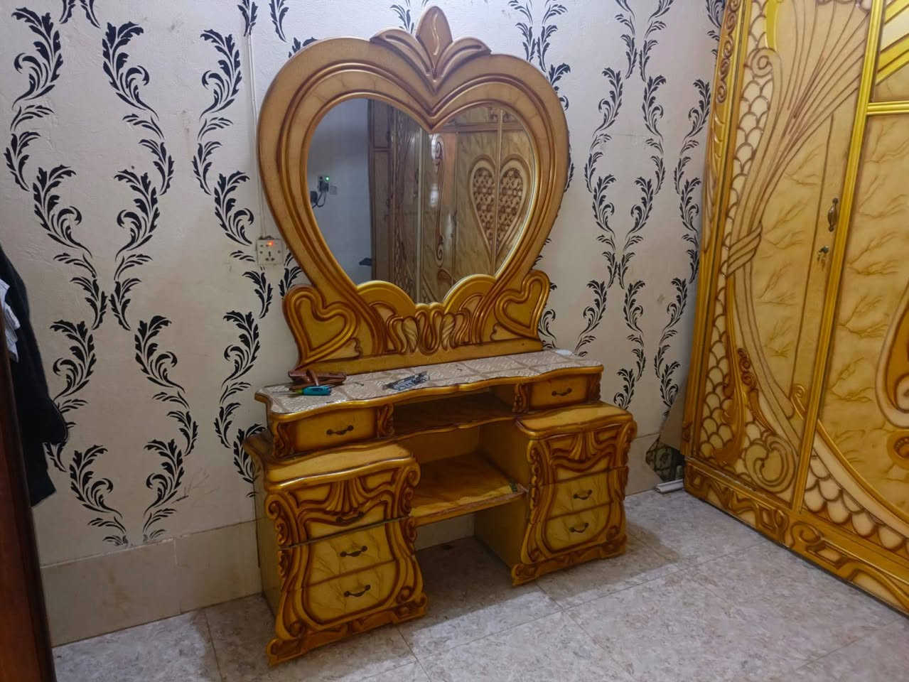 غرفه البيع *********** سعره ٦٥٠الف
