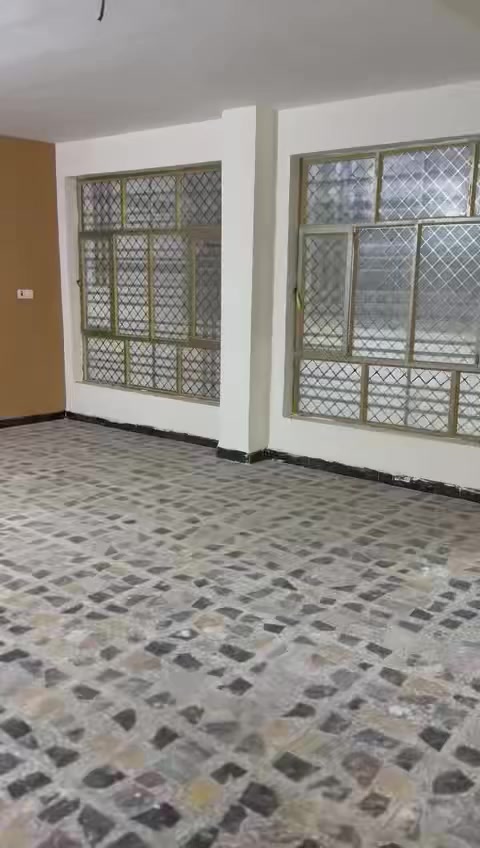 السلام عليكم توفرت شقة الايجار مساحه 120 طابق ثاني تحتوي الشقة على( صالة كبيرة وغرفتين نوم ومطبخ وحمام وبلكونه وملحقات) المكان بغداد الجديدة قرب مستشفى العلماء الاهلي علما ان الشقة سكن (للطلاب، وعمال،وشباب ،وعوائل) الاستفسار الاتصال على الرقم         ***********الاستفسار يجي خاص
