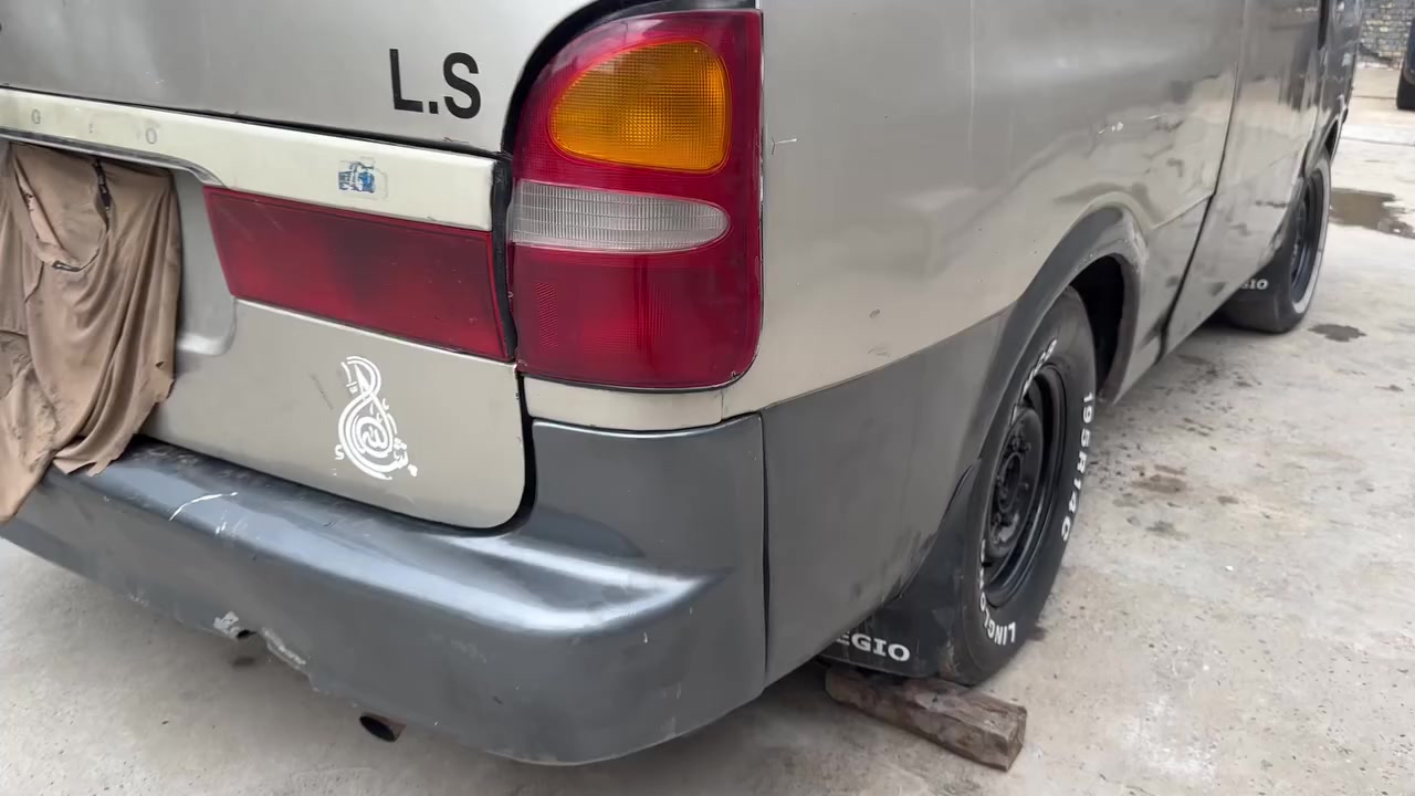 سلام عليكم كيا بريجو ١٩٩٦ رقم بغداد الماني طرف ثالث حائز ثالث موجود  داخله هسه هيئه مصفرىه مكينه كير مكفولات كهربائيه كلهة شغالةً دوشمة جديد مكان بغداد حي النصر ***********
