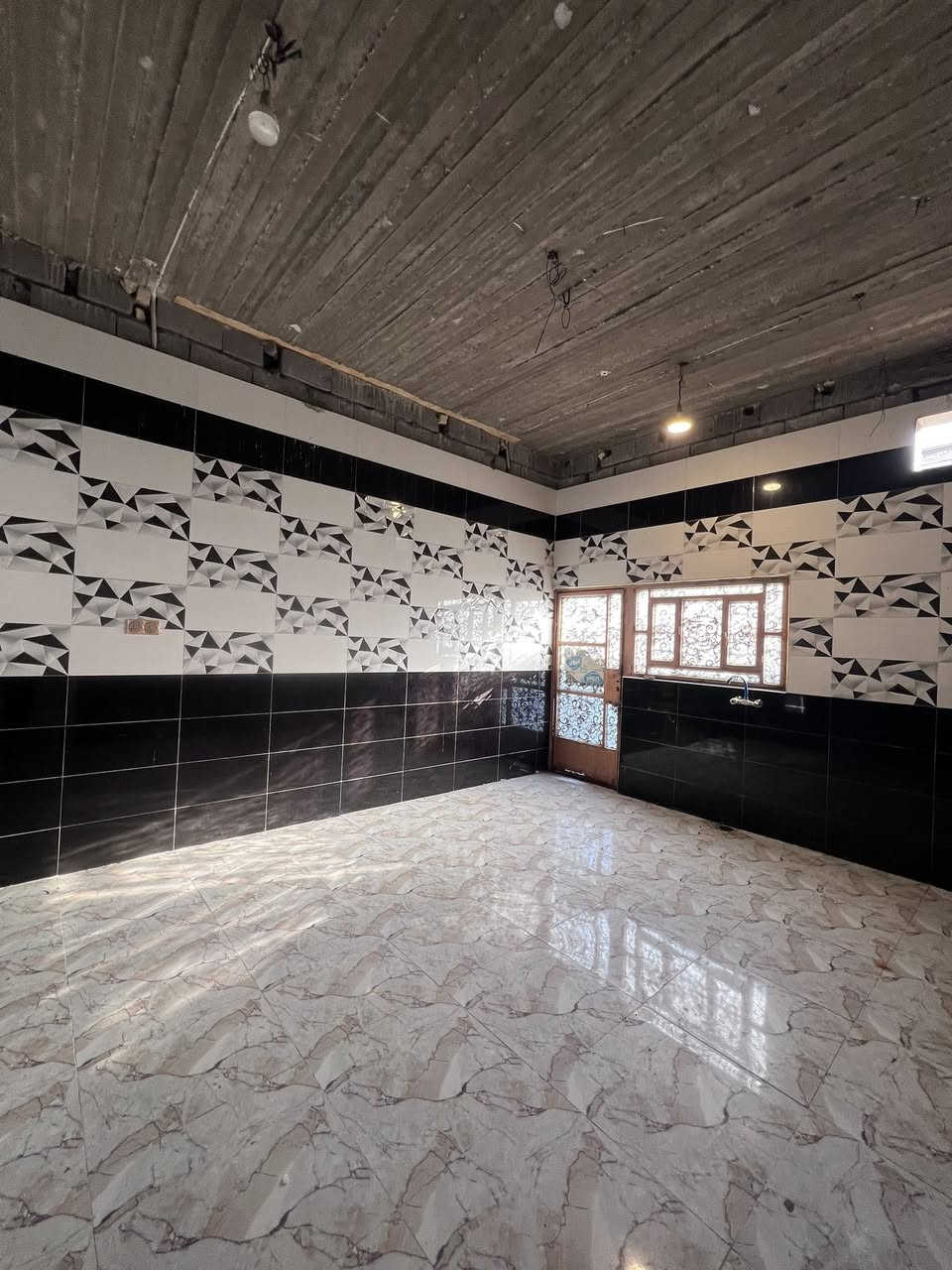 هذا البيت يمتاز بمساحة 600م
هذا البيت يمتاز بمساحة 600م

وقف سني مسجل اصولي #سنوياً 100الف

إبي الخصيب - باب طويل - شارع سيد عوده

#السعر :: 85 مليون قابل للتفاوض.

واجهة البيت شارع تبليط 10م والخلف نهر واسع ونضيف

#يحتوي :: كراج واسع مع حديقة مع منور محيط البيت 

مدخل كلدور ومدخل مطبخ إضافة إلى صالة واسعة جداً

موزع الغرف معزول عن الصالة / مع غرفتين منام .

صحيات داخلية وخارجية / اساس وسقف كونكريت .

#للأستفسار :: ***********
