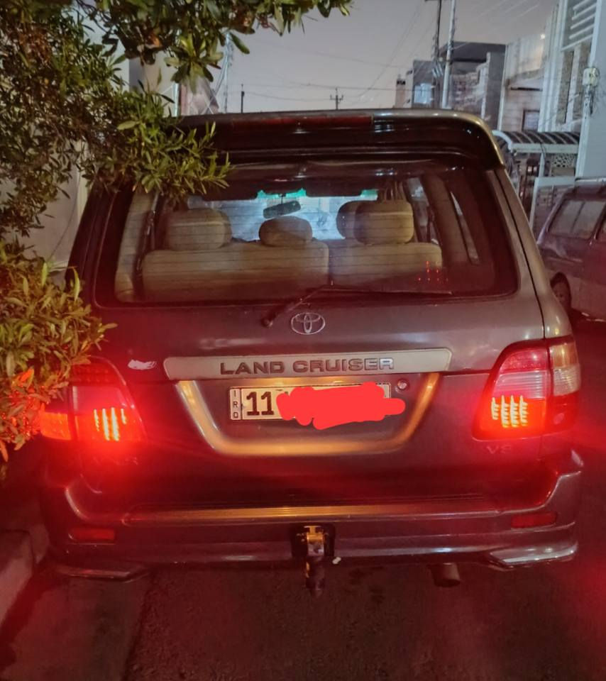 السلام عليكم اخواني لاندكروز 2001 بغداد باسمي وارد امريكي نقوصاتها يرادلها ادامة السيارة لان متروكه ومع هذا وعلى هل وضع ترايك وين متريد تحتاج صبغ بنيد وحمام والمكينه بيها بدايه تبخير الكير سليم والصدر كهربائيات كله جيد وشغال الي تفيده اني بالخدمة مكان السيارة بغداد وهذا رقمي وبالخدمه *********** السعر  (95 ) ورقه
