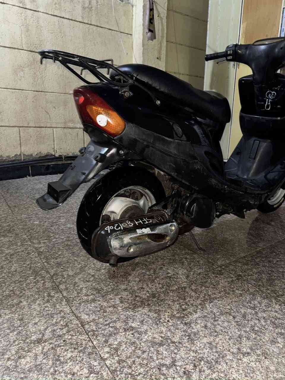 السلام عليكم
دراجه بيجي ما مفتوحه كامله كلشي بيها كامل
ماعدا الباتري كاعد السلف شغال 
السعر ٤٥٠ وبيها مجال عنواني الناصرية مركز ***********
