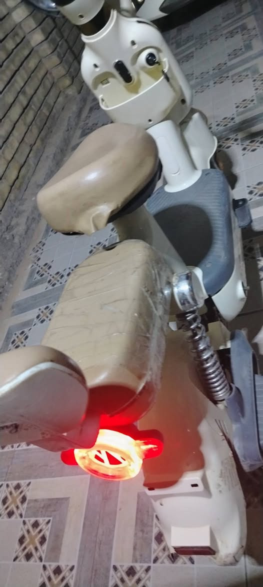 السلام عليكم شباب  دراجه حجم اربعطعش بصمه سويجين شكل كلاسك مستعجل عله بيعته السعر ميتين او خمسه وسبعين او بيه مجال للطيبين
الرقم ***********
 العنوان بغداد المعلمين شارع خمسه
