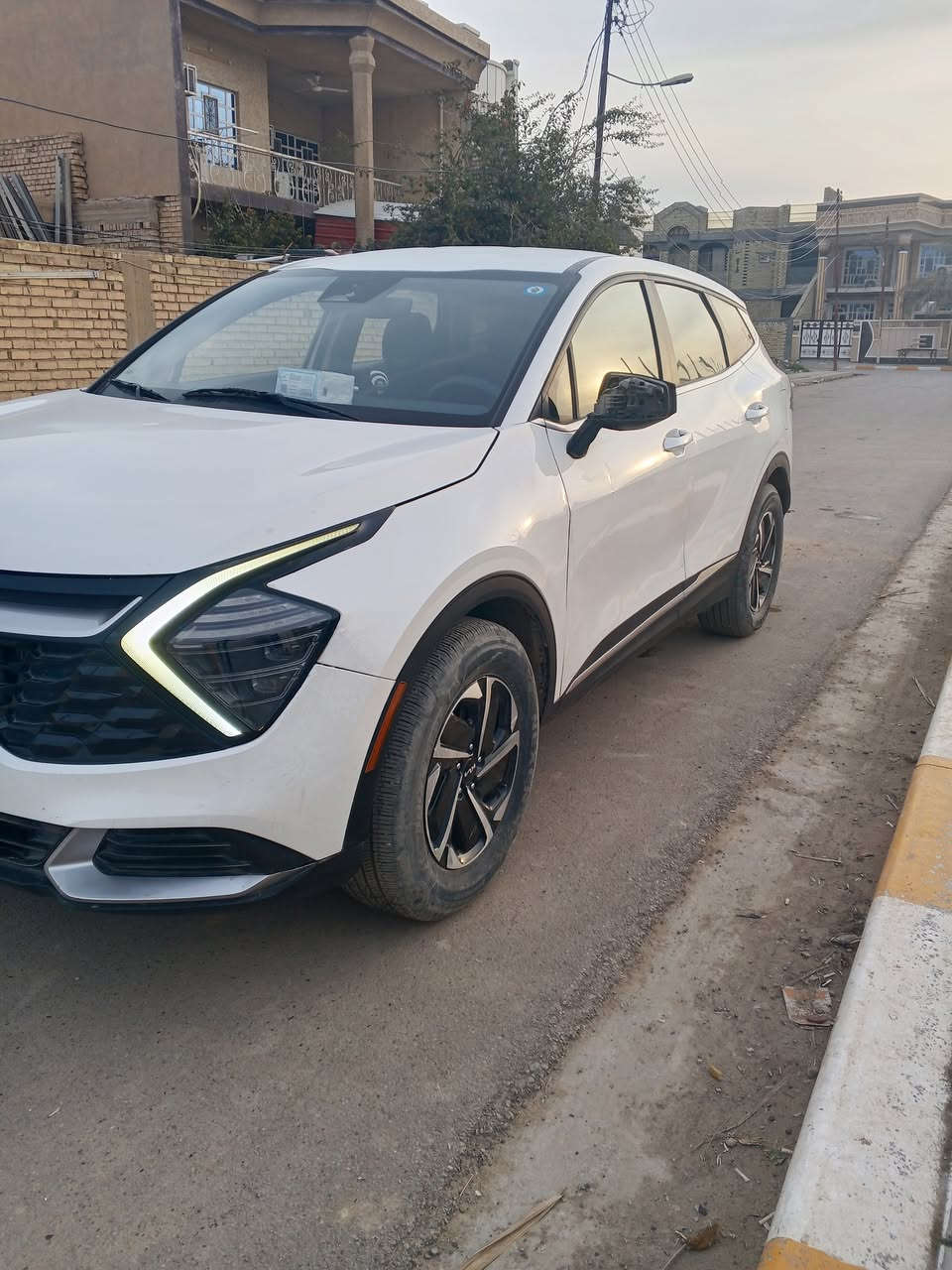 السلام عليكم 👋🏻 كيا سبورتج 🚗 هايبرد موديل ٢٠٢٣ وارد امريكي اللون ابيض حادثها بنيد وجاملغ ايمن مبدلات بالبلادي بدون صبغ وتصليح باللغد بسيط ومصبوغ الباب الصدر الايمن وبيها بارد خفيف على سياره مبين بالصور بدون صبغ وبيها سونار السياره ليبل واحد ماعدا الجاملغ وبنيد ومابيها أي ايرباك طاك كلها سستم كامل محرك وكير كله جديد مالت شركه ماشيه 13000 الف قابل للزياده  بعدها زيرو مواصفات نص فول LX رقمها بغداد انكليزي بأسمي هزه جديده سنويه ل ٣٠ تحويل مباشر   السياره للبيع ✅ بسعر  169  وبيها مجال بسيط حك الجيه ✅ رجاءا الي يريد يستفسر أكثر يتصل وان شاء الله خير مكاني بغداد - الهاتف / ***********    *********** ابو حسام
‏
‏
