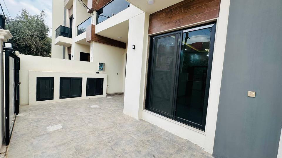 💠اعلان عقاري رقم(1109)💠 

‏#داران_بناء_حديث_زيرو_vip_للبيع في #حي_المعلمين خلف أسواق التفاحة بمكان جميل كل دار مكون من طابقين 

💠طابق(1) غرفة نوم عدد 2 + مطبخ حار وبارد +استقبال +هول + صحيات + كراج

💠طابق(2)  غرفة نوم عدد2 + مطبخ + صحيات

 ‏💠#مساحة كل دار 150 متر 

💠#واجهة كل دار 7.5 متر
____________________________
‏#instagram :  almalk_realestate
_____________________________
‏#facebook : الملك للعقارات والمقاولات 
______________________________

💠ليصلك السعر علق بــ (تم) ✔️

لاستفسار اكثر يرجى مراجعة #مكتب #الملك او الاتصال على الارقام التالية☎️
 
📞***********
📞***********

📍عنوان المكتب / شارع القدس مقابل اسماك حسن 
البغدادي

ونستقبل جميع العروض السكنية والتجارية بكافة مناطق كركوك 

#عقارات  #استثمارات  #كركوك  #مقاولاوت #تصاميم #الملك_للعقارات_والمقاولات
