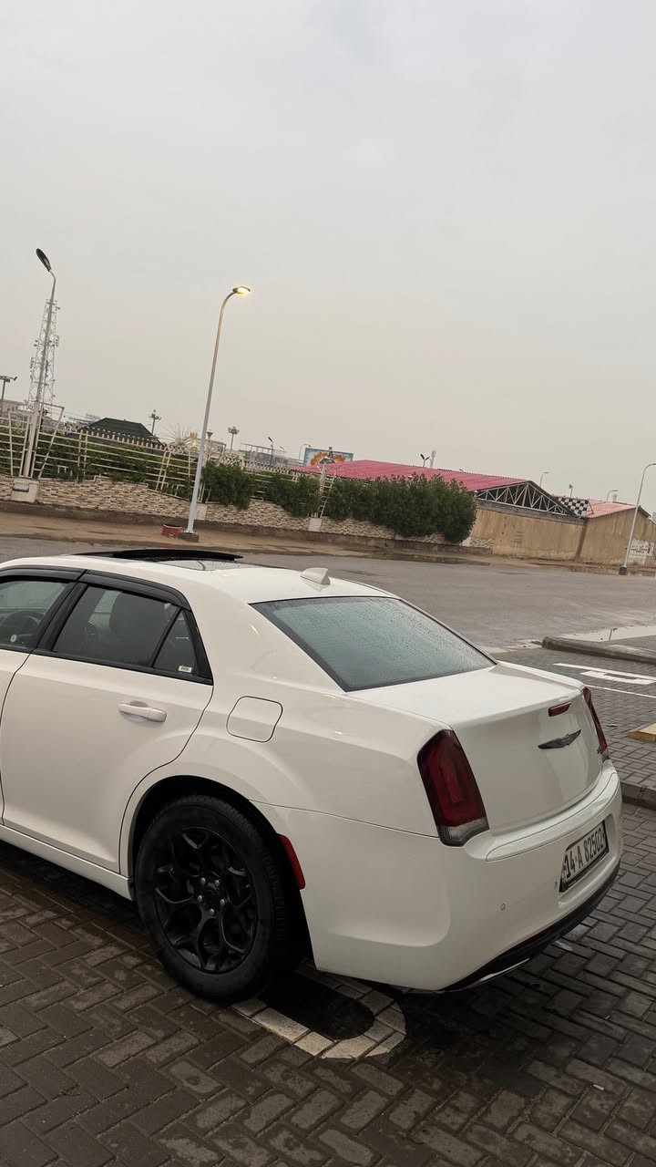 السلام عليكم🙋🏽‍♂️.
.
اوباما كرايسلر مديل2023اخير اصدار
.فئة /S/
موصفاتها🕹️
1حساسات امامي
2حساسات خلفي
3بانوراما
4مرايات تدفئة
5مرايات اشارة
6كشنات حضن جلد مختمS
7شفتات ستيرن
8كشنات كهرباء
9سترين تدفئة وتبريد
10كشنات تدفئة 
11شاشة جبيرة
12سماعات الباين
13دمام خلفي
___الممشى68mi

🕹️وباقي التحكمات و الموصفات المعروفة 🕹️
.
حادث السيارة🕹️ تقرير غرق بلمزاد طافية لان بدون بصمة 
وبلعراق من اجت سويت الها بصمة و اشتغلت 
(كفالة 1كير2مكينة3كهربائيات)
مبدل بيها بس كارت الباب و كارت المراية فقط
++++ بلعراق صار بيها بارد بسيط وعندي صورتة
انا كاصها على ايدي مالكها الاول رقم بصرة السيارة باسمي تحويل ثاني يوم .
🕹️مكان السيارة:البصرة وهذا رقمي ***********
السعر(320وبيها مجال)🤍
