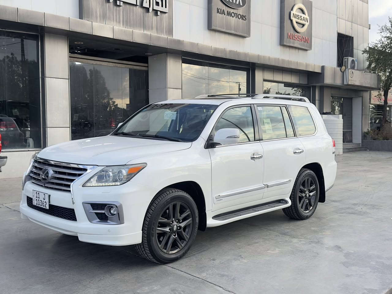 لكزس LX570 بريمي موديل 2013
المكان: بغداد 

اللون: أبيض
الداخل: قرميدي
الحالة:
بدون صبغ
المواصفات العامة:
فئة بريمي أصلي رقم واحد
محرك V8 سعة 5.7
فول فول مواصفات

البيع او مراوس 

🟪 السعر  :: اتصال 

المواصفات التفصيلية:
بصمة تشغيل
نظام الانزلاق
تشغيل عن بعد
كشن جلد مع هيتر
راس ديفيدي
كاميرات
ثلاجة
زينون
جلد مع تدفئة وشفط
تبريد
نظام ECO
وضع Sport
حساسات خلفية
مرايات كهرباء
فتحة سقف
باب خلفي جك
رادار أمامي

المحرك والقير:
محرك وقير بشرط
غير مفتوحة
كلها على وضع البلادي

السنوية:
سنوية زنكة كلشي جديد
باسمي
تحويل وخرامة بشرط

الصرفية:
السيارة ما بيها دينار مصرف
سيرفس كامل
نظافة 100%

الإطارات:
4 إطارات جديدة
تاير وويل شركة
تايرات دنلوب أصلية

التحويل:
تحويل أو وكالة بنفس اليوم حاضر

رقم الهاتف 

 ***********
