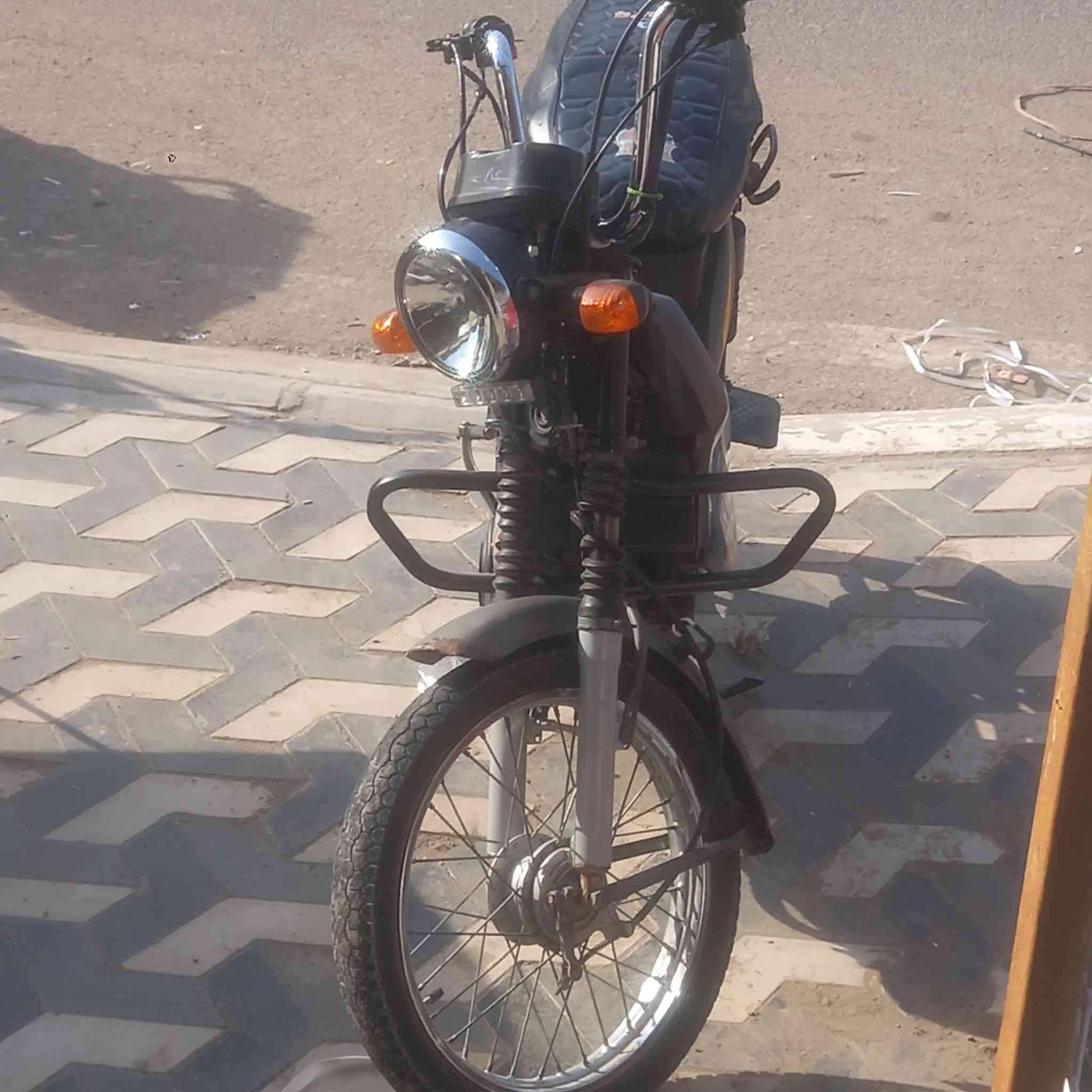 السلام عليكم 
من رخصة الادمن 
دراجات TVS هندي 
دراجات مكفولات كفالة عامة
الزيتونية 450 وبيهة مجال 
 والرصاصية 550وبيه مجال 
مكاني ديالى القصيرين 
للاستفسار الاتصال على الرقم 
***********
