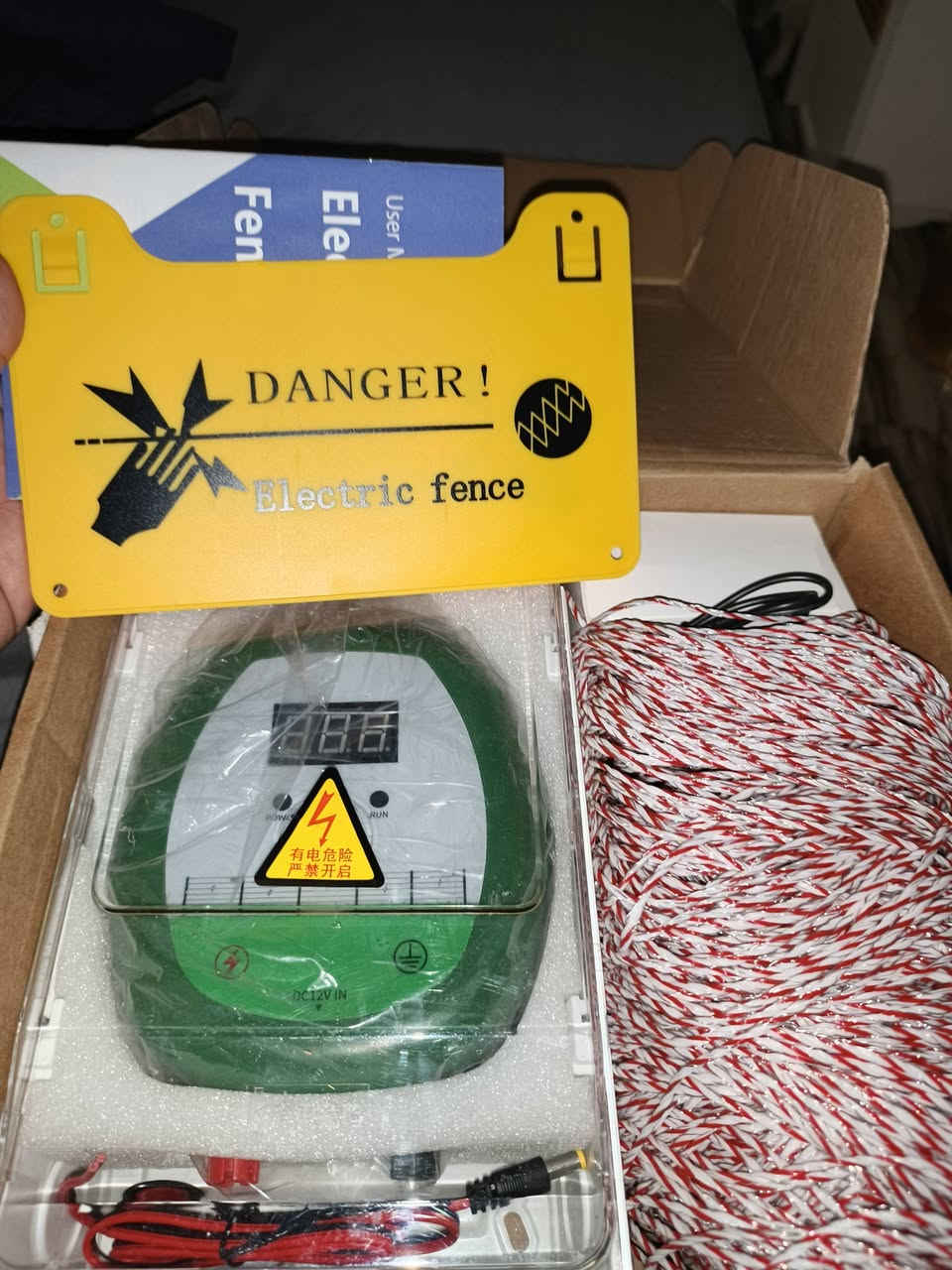 السلام عليكم
هذا المنتج هو جهاز تنشيط السياج الكهربائي (Electric Fence Energizer)، ويُستخدم لتأمين الماشية أو حماية المحاصيل من الحيوانات البرية. 

سعر ٣٥ الف وبلعافيه


**إذا كنت صاحب هذا الإعلان وتريد حذفه لأي سبب، رجاءا أرسل رسالة إلى الدعم الفني**