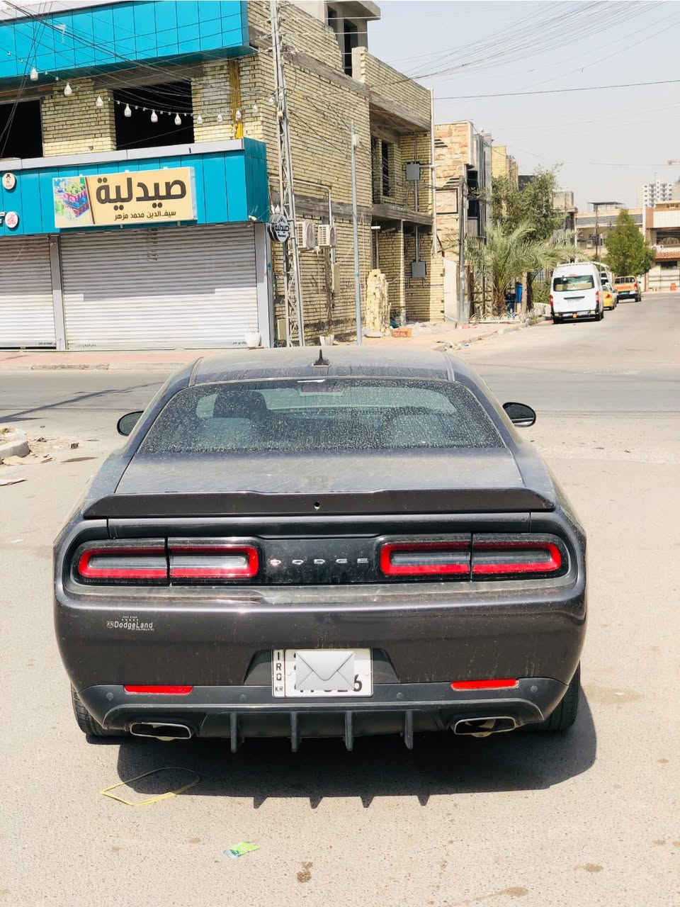 السلام عليكم ...جالنجر ٢٠١٦ صور الحادث مرفقة بالصور مكينة ٦ سلندر ٣٦٠٠ شواصي لغود مكفولة
رقم اربيل الجديد سنوية لل٢٨ 
تبريد ثلج ❄️ ماشيه ١١١ الف ميل
لايتات زنون اونت 
ويل كب وتايرات جدد وشاشة چبيرة
السونار مرفق بالصور
مكاني بغداد الكرخ 
السعر ١٣٣$
***********    وبي واتساب
