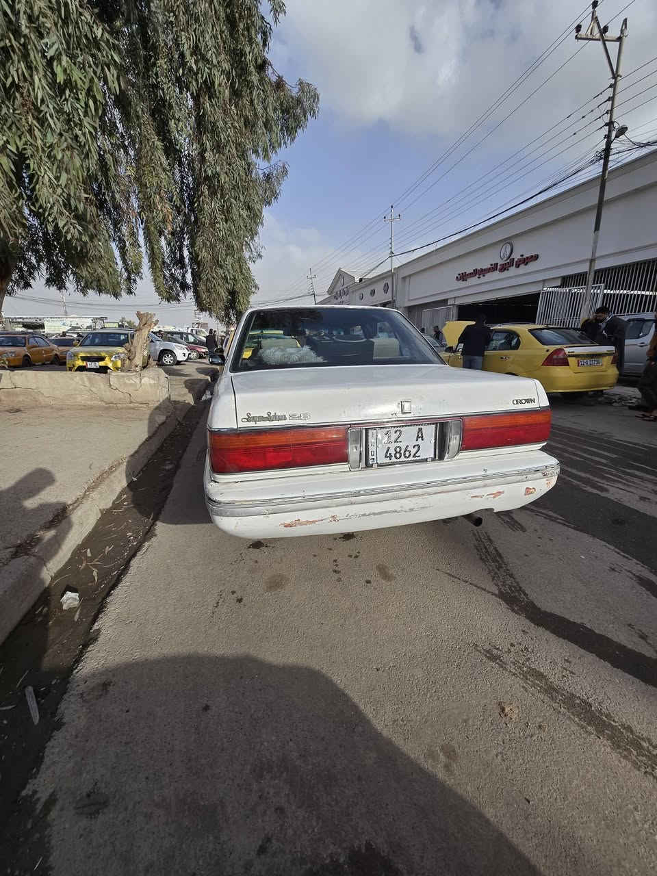 سلام عليكم سيدان اللبيع موديل 90 بسمي شرط التحويل 
تبريد  تدفئه شرط محرك شرط كير شرط باتري جديد 
بيها ملاحضات  بيه طخه صغيره بل وره السايق 
***********
السعر 65 بيه مجال 
مكاني موصل الايمن موصل الجديده
