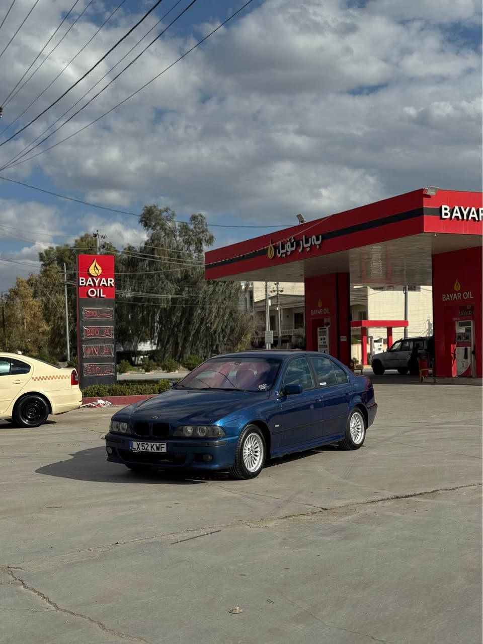 BMW SQAR MODIL  2002 M
BMW525 دەبل دیجیتال
مۆدیل ٢٠٠٢بیلاد ئێم
مەنەفێست ابراهیم خەلیل اصلی
سەقف و حیزام بە شەرت
گێر و مەکینە بەشەرت 
تەقەو رەقە بە شەرت 
کارەبای بە شەرت
گۆرینەوەش دەکەم لەسەر دڵ گرتن
ژ.م *********** أربيل, العراق
