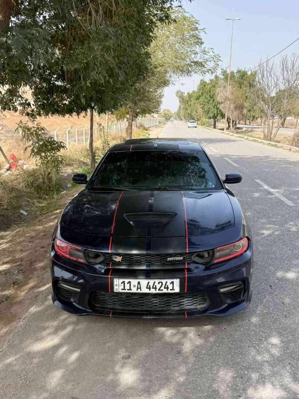 السلام عليكم
دودج جارجر...
 2017 دايتونا اصل ، لون نيلي
محرك ٨ سلندر هيمي 5.700 
السياره فول للاخير :
فتحه 
شاشه جبيره 
سستم صوت الباين
كشنات حضن الكانتارا مختمه Daytona
 كشنات تدفئه تبريد امامي 
كشنات كهرباء 
كشنات تدفئه خلفي
نظام خزن ميموري
تدفئه ستيرن
ستيرن تحكم كهرباء 
مرايات وسطيه وجانبيه تعتيم 
حساسات خلفيه
عليها شوته رياضيه بلاد 
تخم ويل ٢٣ جديد وتخم تايرات جديد

السياره عليها منظومه غاز تشتغل بكفاءه ١٠٠٪؜ 
وبيها ضمان لمدة سنة .
السياره حداديتها منفوضه من الالف للياء حداديه جديده
ومسويلها ادامه كامله 
كير ومكينه كفاله 
ما تصرف عليها ابد ومابيها نقص برغي

حادثها بامريكا خفيف بس هنا بالعراق اثر حادث ثاني و شخوط انصبغت اكثر من قطعه، اني ابيع حزام 

السياره باسمي ومداور ثاني ، سنويه لل٢٩ 
سعرها 158 مجال بسيط جدا مكاني بابل ***********
