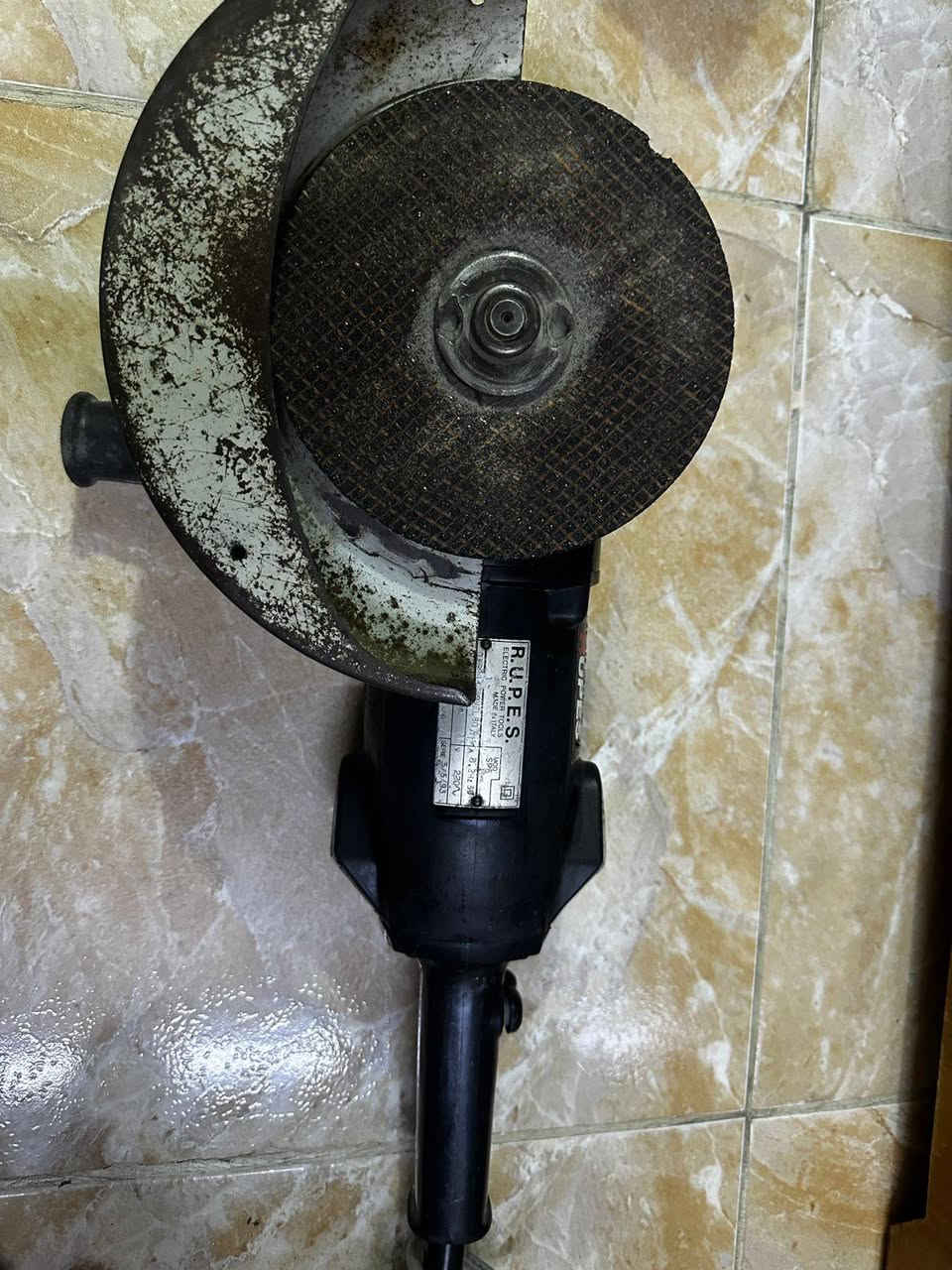 السلام عليكم كوسره ايطاليه اصليه كبيره سعر ١٠٠ مكان بغداد
***********
