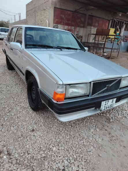 السلام عليكم للبيع فولفو 740موديل 1989مكينة وكير ونجي السيارة جديدة من مكينة وكير وحدادية رقم انكليزي بسمي ثاني يوم مداور مصبوغة عام للجمالية بدون حادث موبايل ***********
