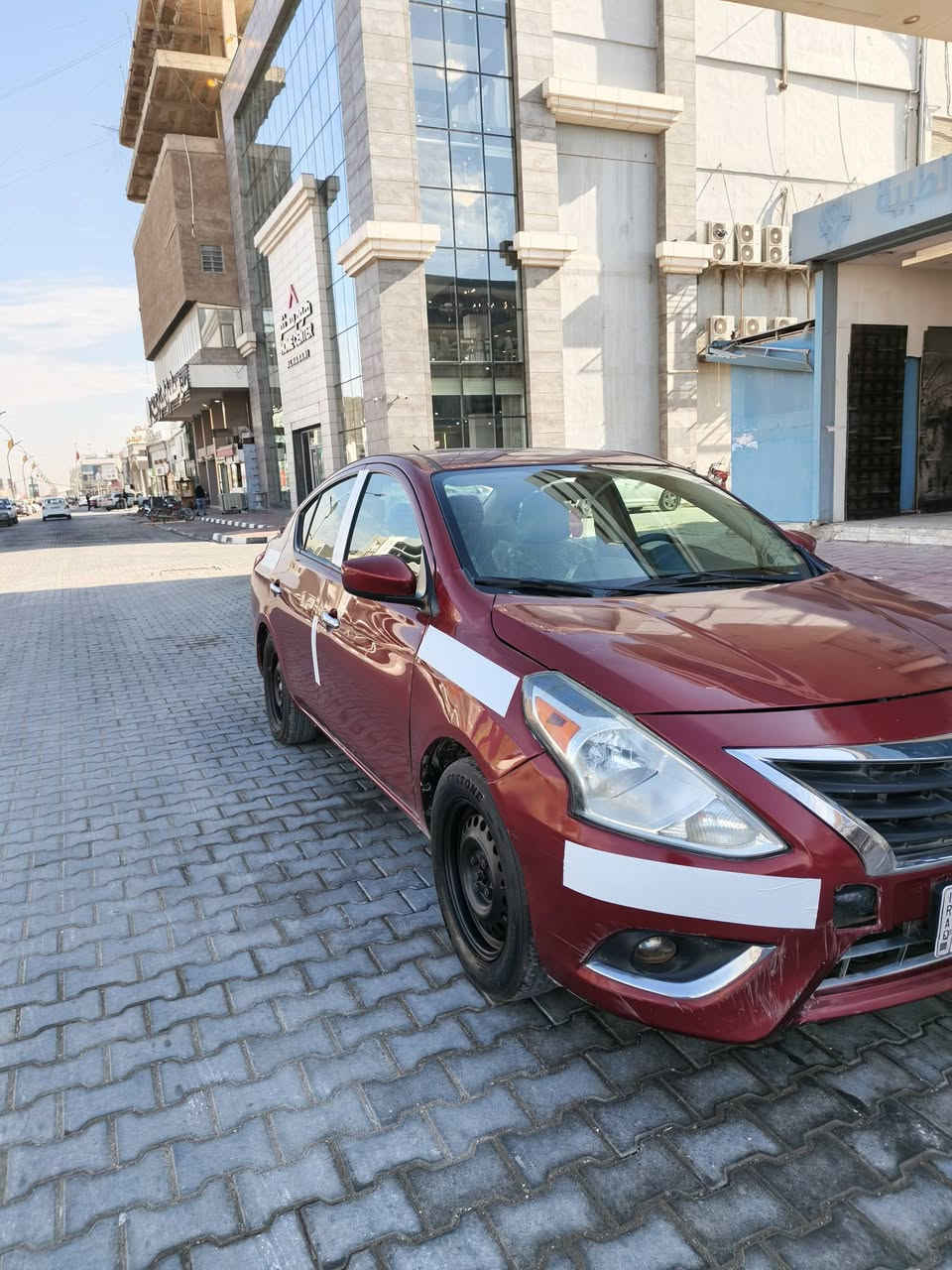 السلام عليكم 
للبيع نيسان فيرسا موديل 2019 . 
السياره بيها صبغات ابيعلك حزام . 
مكينه وكير وتبريد جاهزات السياره معوقين بعد 6 اشهر تصير حرة مكانها نجف السعر 82 وبيها مجال للشراي للإستفسار هذا رقمي *********** .
