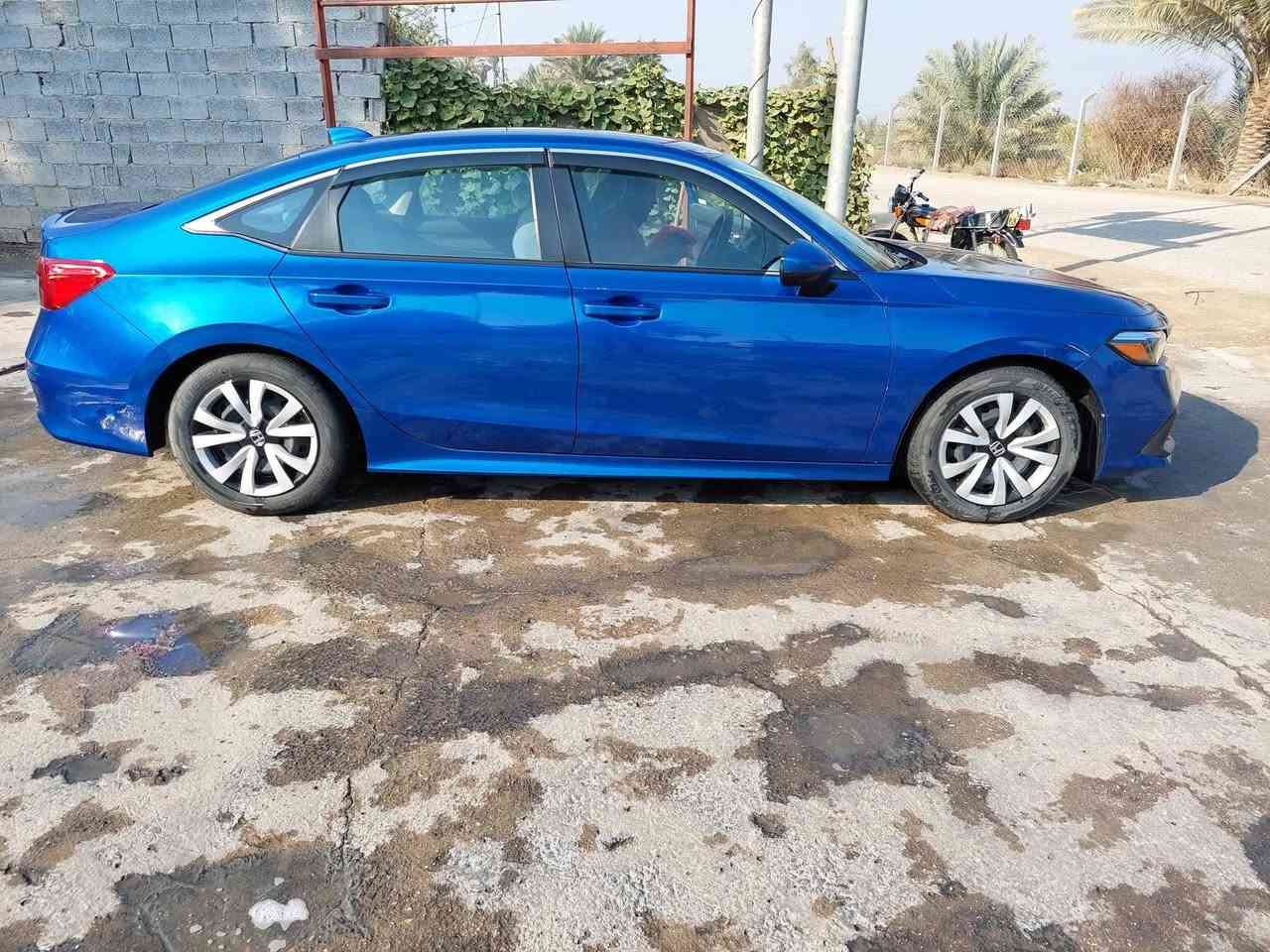 سلام عليكم 
للبيع 
هوندا سيفك موديل 2024 فئة LX محرك 2.0 المرغوب 
رقم بغداد 
السيارة اني استوردتها وصلحتها تصليح درجة اولى لان جنيتها السيارة مو ابيع واشتري .
صارلها سنتين عندي اني المستورد والمالك 
بيها جاملغ الايمن راجع بارد وتبديل بنيد 
حادث حلو 
ماشية 40  الف كيلو مو ميل 
السيارة جاهزة وما بيها نقص من كل النواحي 
مواصفات فئة ال Lx 
بصمة 
سايد بريك كهربائي ( دكمة)
رادار امامي 
تحديد مسار 
توقف ذاتي في حالات الطوارئ
مثبت سرعة تفاعلي 
تنبية في حال الخروج عن المسار 
(سبب البيع ظرف طارئ )
السعر 155وبيها مجال بسيط
مكان السيارة كربلاء 
***********
 متواجد واتساب او خاص
