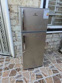 ثلاجة شغالة • حجم وسط • بعقوبه دور الزراعة