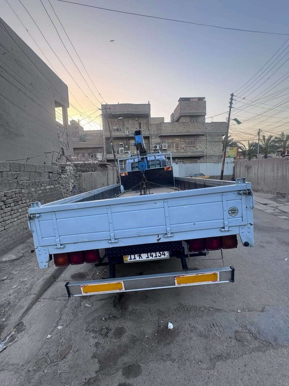 كرين بلادي طول 6 و ربع 
موديل 1997
رقم بغداد باسمنه رقم نكليزي
عنوان بغداد مدينة الصدر

فقط تصال ***********
