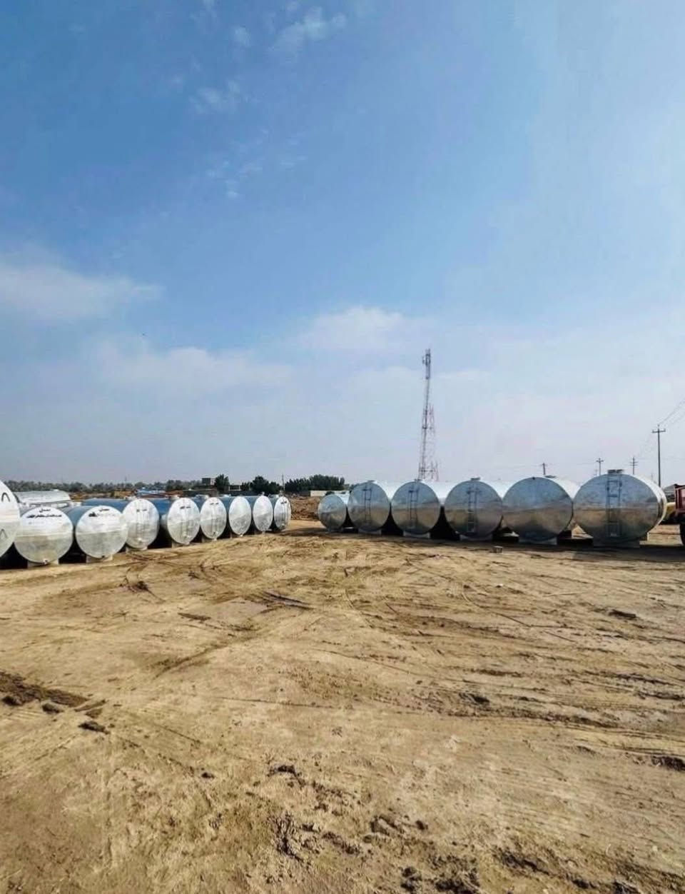 سلام عليكم موجود مقاطير للبيع درجه اولى يوجد حديد ومقلون سعه ٥٠٠٠لتر شغل الشمال دنكير أوربي تاير ٢٢ونص شركه الشمال العراق بسعار مناسبه جدآ جدآ جدآ ويوجد تانكيات١٠تلاف لتر و٥٠٠٠لتر مغلون      ***********
