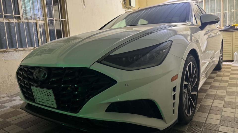 السلام عليكم
هيونداي سوناتا موديل 2020 مكينة 1.6L تيربو

ماشيه 65,300 mil 

شاشه ، كامرة ، بصمة ، فول رادار امامي ، خلفي ، جانبي

لد امامي ، لد خلفي ، ويل كب سبورت ، توقف 
ذاتي 
 
داتا شو عرض معلومات والسرعة على الجامة الامامية 

قيادة ذاتية ، تنبيه خروج عن المسار ، تحديد مسار 

شفتات بالستيرن ، شحن لاسلكي ، فول تحكم ستيرن خمس كامرات محيطيه وحساس امامي خلفي

بانوراما ، مقاعد جلد داخل قرميدي

مقعد السائق كهرباء  تدفئه تبريد مقاعد  

شاشه ديجتال ، سماعات عدد 12نضامBOSE+اناره داخلية محيطية 36لون

ترحيب عند الاقتراب ، صندوق ذكي ، تشغيل عن بعد  ﮼ تقديم وترجيع السياره عن بعد  بالبصمة 

الضرر بنيد وچاملغ مبدلات ومصبوغات بدون معجون 
رقم قادسية معوقين ( سنة  وتصير حرة )
مكان السيارة الديوانية
السعر ( ١٧٣ ) وبيها مجال 

للاستفسار اكثر 
077 2525 89 22
