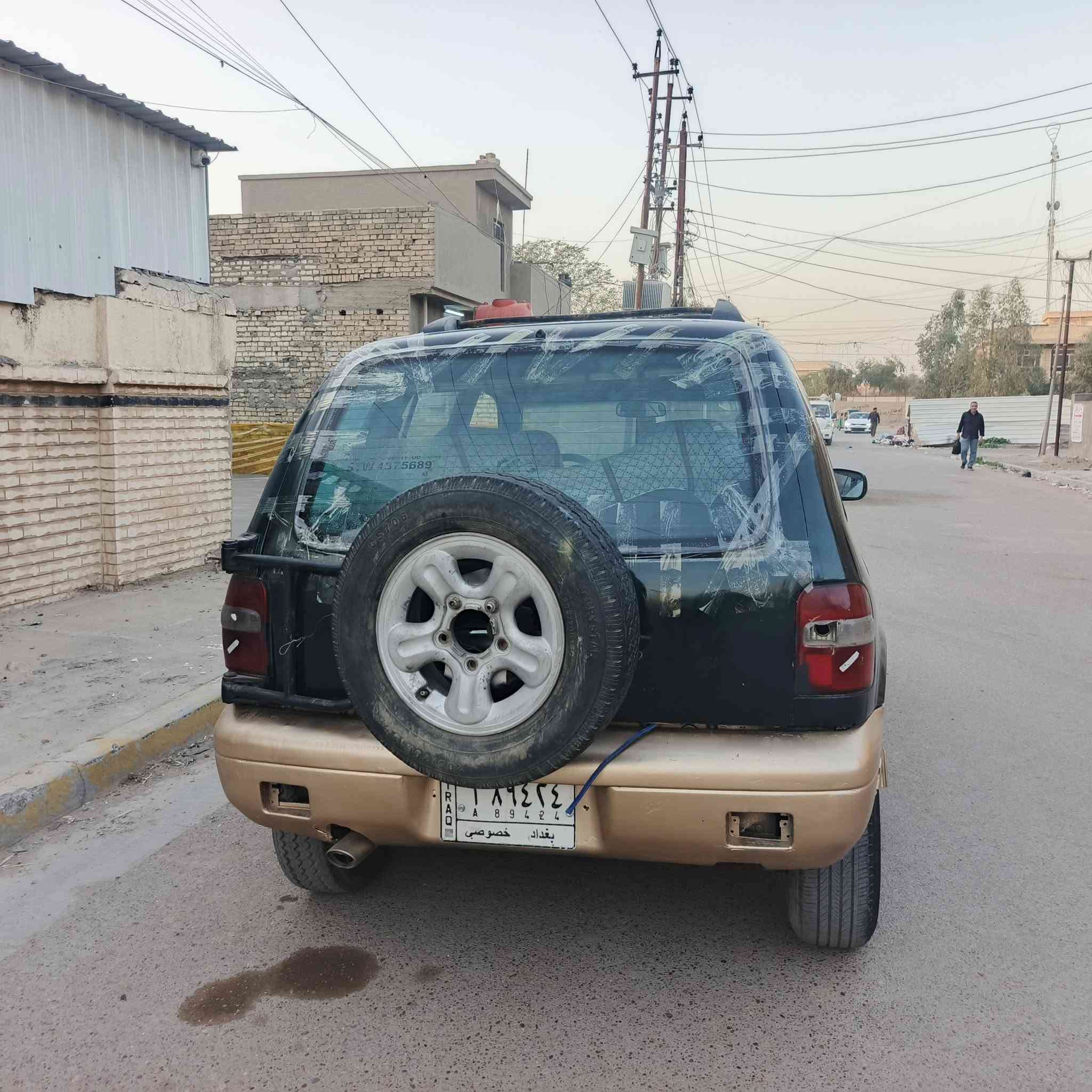 السلام عليكم سبورتج موديل 1994 كير مكينة صدر امامي خلفي اكسل فور ويل شغال ب 32 وبيها مجال بغداد 
***********
