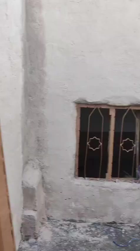 السلام عليكم ورحمه الله وبركاته دار للبيع
النجف الاشرف حي الرحمه شارع
يحتوي على غرفه وصاله ومطبخ وصحيات
المساحه 50 متر
السعر 14,000,000
او رهن مده سنه سعر الرهن اربع ملايين
اي استفسار مراسله الصفحه مراجعه المكتب سور النجف او الاتصال ***********
***********
