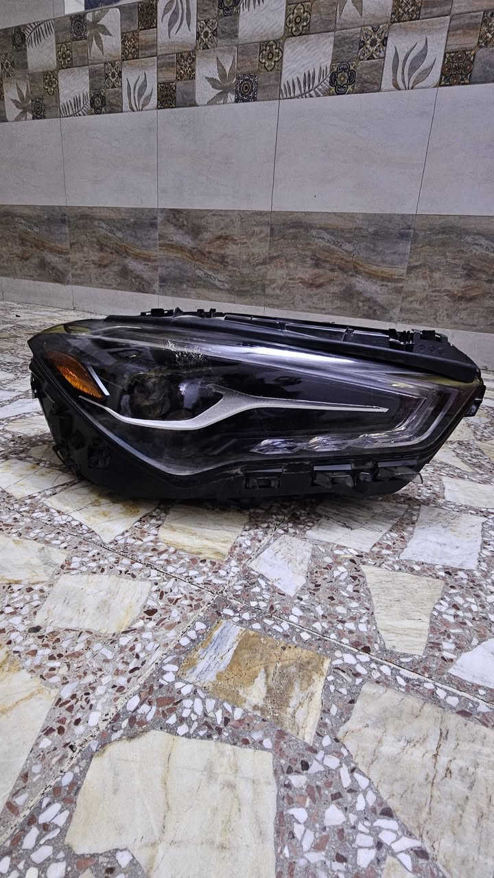 شباب لايت مال مرسيدس ،SLA موديل ٢٥  جهه يمنه  أصلي تفصيخ.  ***********
