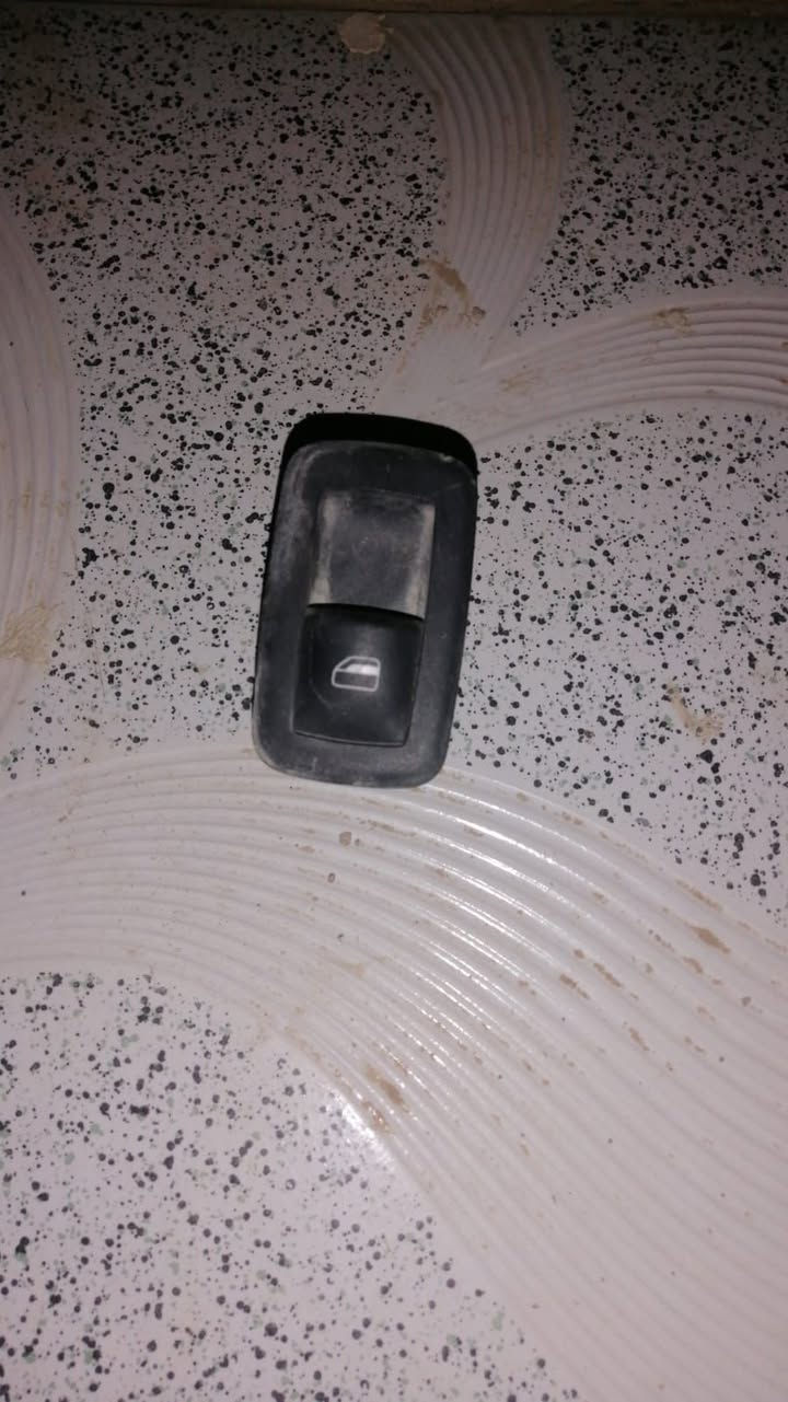 السلام عليكم تفصيخ جيب لبيرتي ٢٠٠٨ شتحتاج اتواصل *********** مكان الديوانيه
