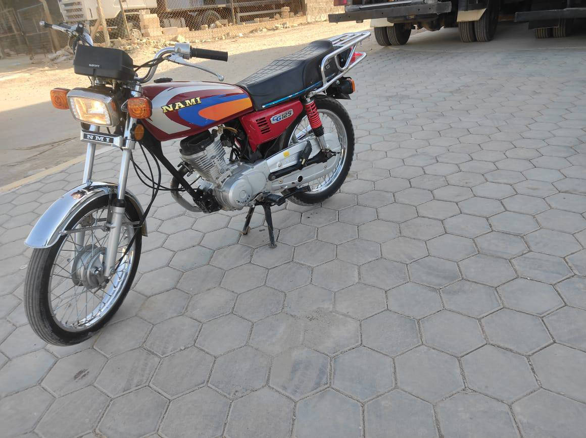 سلام عليكم دراجه للبيع أصولي مديل 17 وكيلها العارضي شاصي رفيع مكينه انتنس تعمير 23 السعر 800 وبيها مجال المكان النجف الاشرف كوفه بركيه  أكثر الاستفسار الاتصال على رقم ***********
