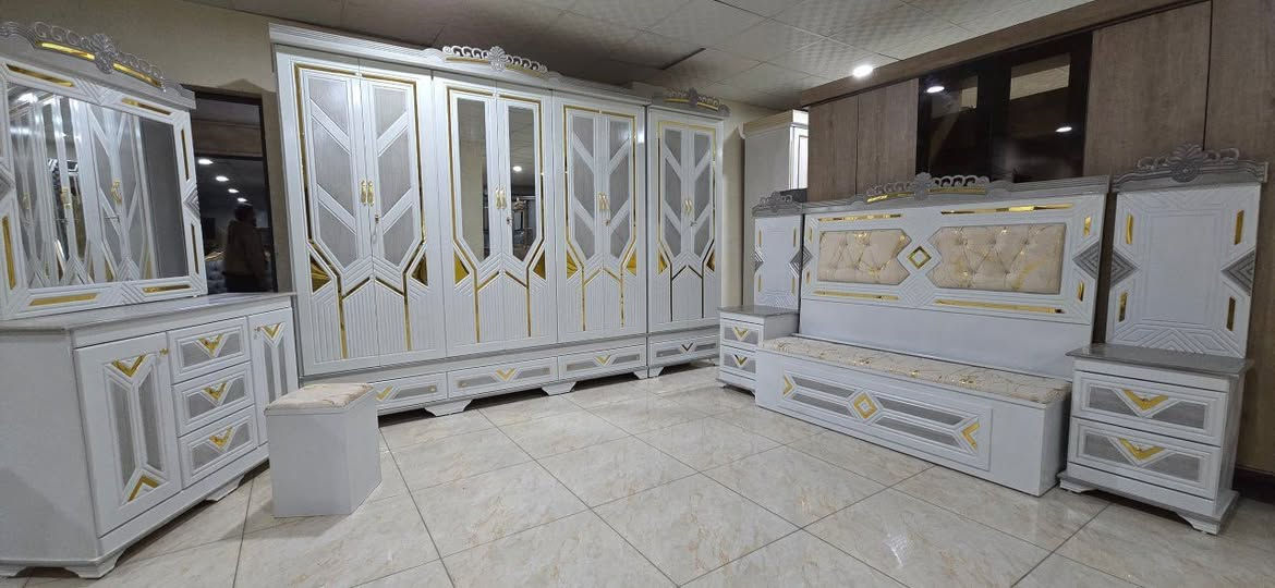 👑غرفه نوم  الملكيه 🌷
#الغرفة_مؤلفة من: للتواصل مع مفروشات المحبة واتس اب واتصال0996910640
✅ خزانه 6 ابواب فتح مع خزانه بابين اضافيه  غماقة خارجية55 سم_
✅تخت مجوز صندوق
✅ كمدينة عدد2 / مع تاج
✅ بيرو 3دروج مع بابين +
✅
قواعد خشب شوح


**إذا كنت صاحب هذا الإعلان وتريد حذفه لأي سبب، رجاءا أرسل رسالة إلى الدعم الفني**