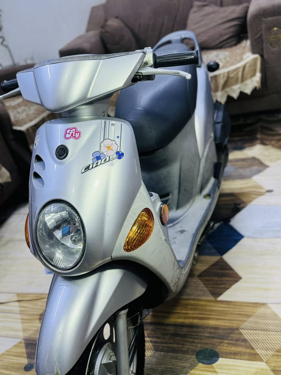 السلام عليكم شباب دراجه فله120 ياباني الدرجه كفاله جديده الون رصاصي او سلفر الدراجه كفاله عامه  اذه مفتوحه مكينه اذه كفر تجاري ترجعلي واني الممنون 
الدراجه ختم واحد كلها دشبول مميز لون وردي بلادي كهربائيات شغاله كله ( قبل فتره نازله من الرمبه ) ابيعلك اصولي من باب البيت 
 العنوان : بغداد حي الأمين الثانيه 
***********
