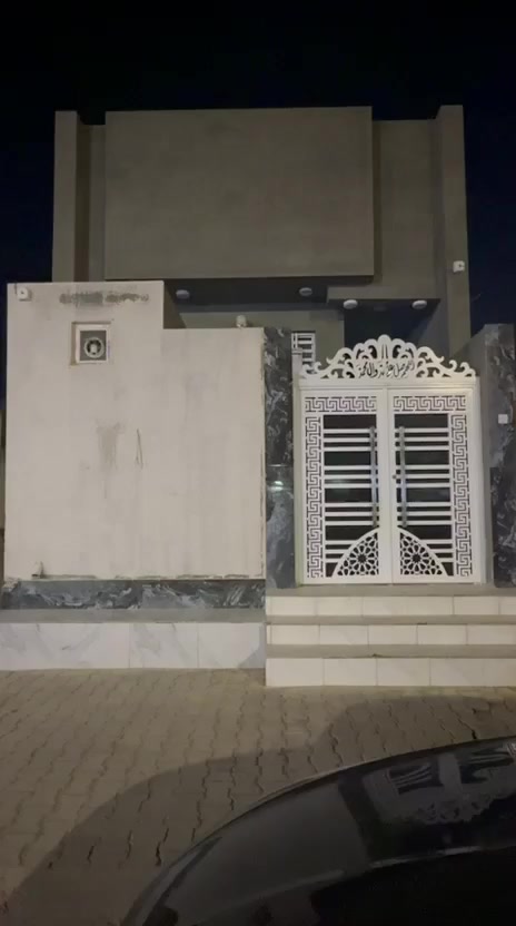 دار للبيع مساحة ١٠٠ متر حي النداء شريط الموظفين مقابل مجمع الكرار شارع ٢٠ طابق واحد بناء جديد فول 
يباع بطريقة النقد او تكدر تدفع ٦٠ مليون والباقي يحتسب رهن لمدة سنة ونص يباع مع الأثاث 
***********
