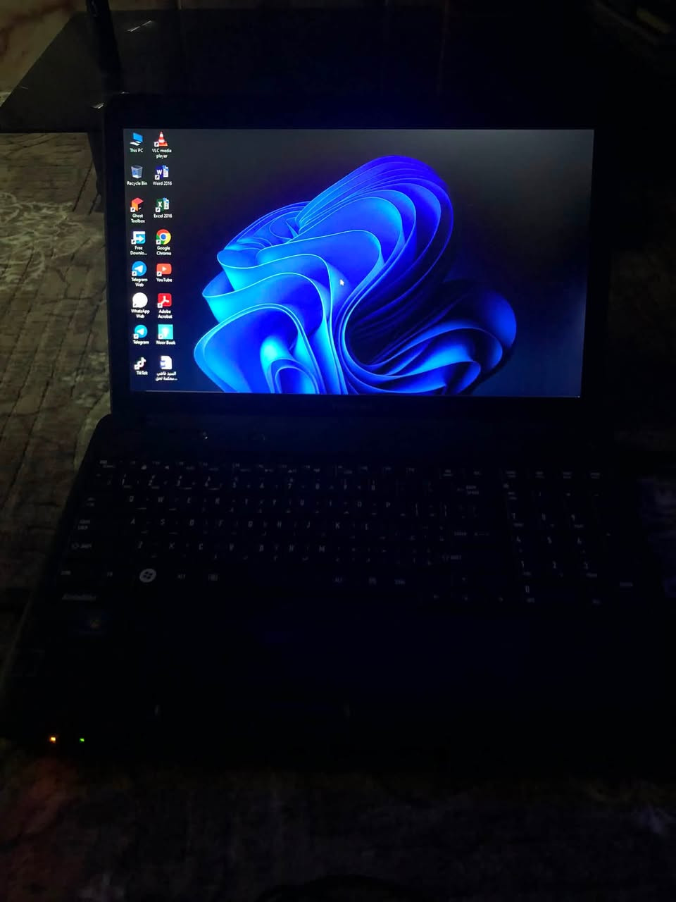 لابتوب توشيبا (Toshiba) نظيف جداً مع كامل الملحقات
الجهاز شغال وما بيه أي مشكلة، مخصص للتصفح، البحوث، متابعة المحاضرات، ومشاهدة الأفلام واليوتيوب، ويا ألعاب خفيفة. بيعته وياه ملحقات كاملة وممتازة ما تحتاج تشتري أي شي إضافي وياه.
المواصفات 
 الموديل: Toshiba Satellite C650
 المعالج: Intel Pentium Dual-Core T4500
 الرام (العشوائية): 4 جيجا
 الذاكرة (الهارد): 128 جيجا
 النظام: ويندوز 10 برو (Windows 10 Pro) 
 الشاشة وباقي القطع: نظيفة والوضوح ممتاز
الملحقات مع الجهاز
1 شاحن الجهاز الأصلي.
2 حقيبة لابتوب 
3 ماوس سلكي عدد (2).
4 جوستك عدد (2) نوع Favan بحالة ممتازة وشغالة تمام.
السعر: 95 ألف دينار وبيه مجال بسيط للشراي الطيب
الموقع البصره إبي الخصيب شارع ابو الجوزي


**إذا كنت صاحب هذا الإعلان وتريد حذفه لأي سبب، رجاءا أرسل رسالة إلى الدعم الفني**
