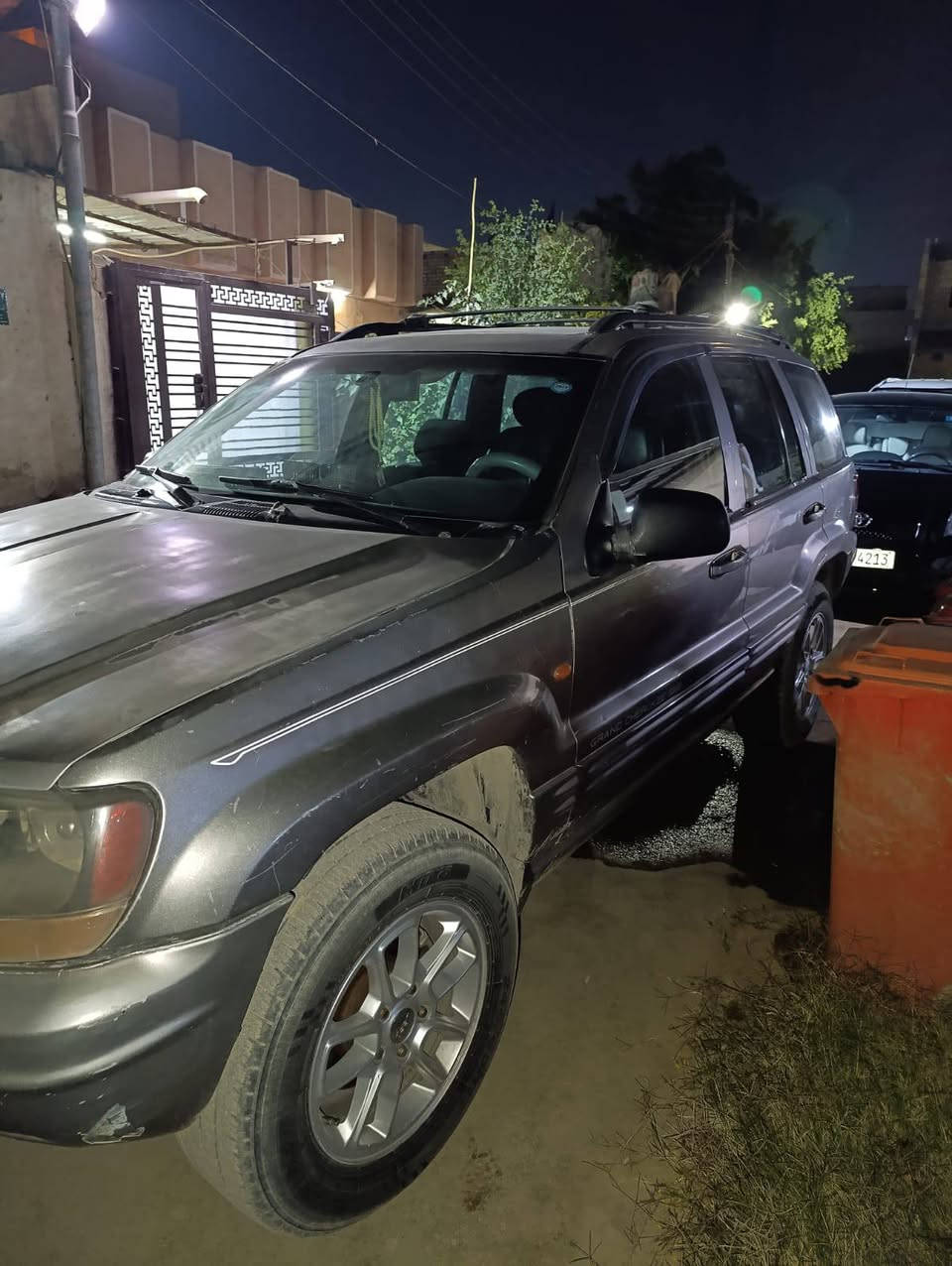 السلام عليكم مكلف بالنشر جيب شيروكي  موديل 2000 مكينة وكير  3000 vvt سيارة جاهزة من كهربائيات من تبريد من محرك العنوان الناصرية شطرة السعر 65وللاستفسار اكثر الاتصال على صاحب السيارة ***********
