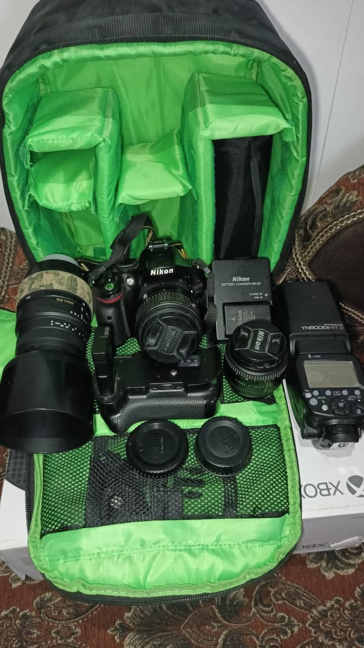 ‏نيكون D5200 مع عدسة الأصلية. . . و زوم sigma DG. . . وعدسة 50mm وفلتر. 
‏فلاش yongnuo 
‏حقيبة العدة
‏گراب بطارية +بطارية
السعر ٤٥٠ الف
‏


**إذا كنت صاحب هذا الإعلان وتريد حذفه لأي سبب، رجاءا أرسل رسالة إلى الدعم الفني**