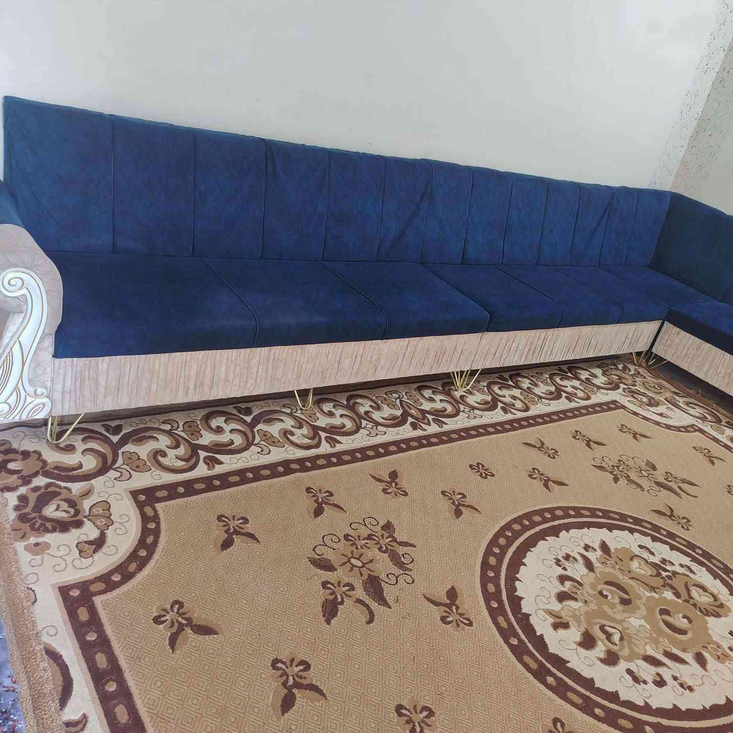 السلام عليكم ديوان 7 امتار شرط النضافه 180 بي مجال قليل شراي يتصل أو يراسل خاص ***********
