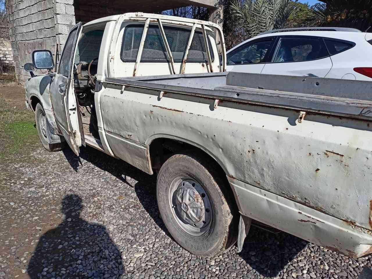 السلام عليكم...
بكم للبيع موديل 82 
السعر 16 وبيهه مجال
للاستفسار الاتصال ع الرقم التالي... ***********
