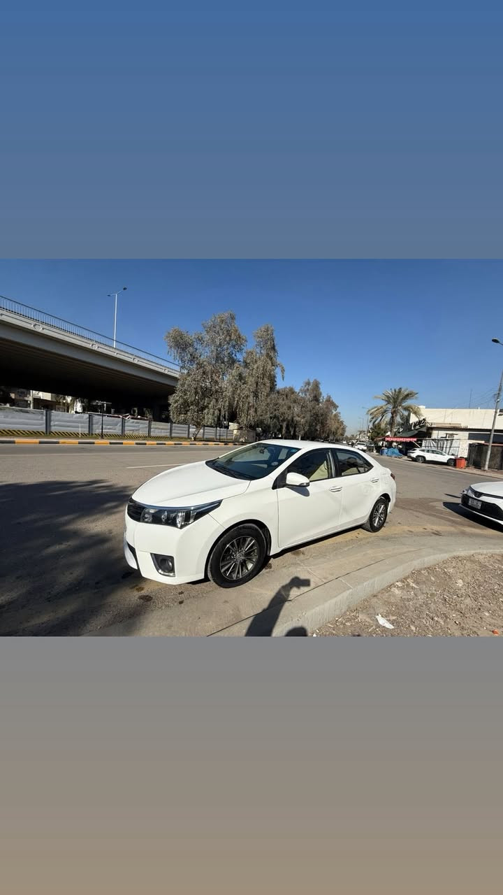 السلام عليكم 
كورلا 2015 خليجي 
سياره جديده جدا بيها جاملغ مبدل اثر طخه بسيطه مصورها سياره ماشيه ٦٥ جديده جدا رقم بغداد بأسمي مكانها بغداد السعر 138$ بيها مجال بسيط  للاستفسار فقط هـ ***********
