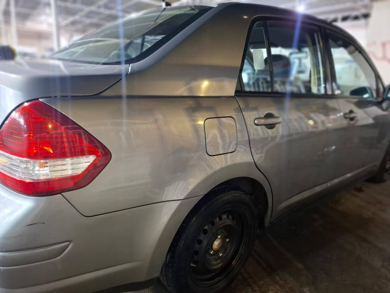 السلام عليكم نيسان فيرسا موديل ٢٠١١ رقم ديالى بأسمي سيارة جاهزة وكامله محرك طابوكه جديد كير جديد تبريدها ويه السويج تدفئه شغالة صدرها جيد كهربائيات كلها شغالة مكان السيارة ديالى بعقوبه سعرها ٧٣  وبيها مجال للاتصال ***********
