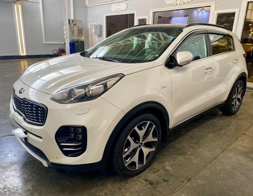 السلام عليكم مكلف بالنشر كيا سبورتج (2018) جيتي لاين (أيراني 1/1استيراد خاص)ماشيه29 الف زيرو على ايد صاحبها
بعدها بوضع الشركة كفالة (صبغ بارد تبديل شخوط فتح) مكينه(2400/ GDI) فور ويل مواصفات خاصة فول للاخير
بانوراما تدفئه تبريد رادارات داخل زعفران صندوق كهربائي 
جام بلو رايز بلادي كراسي الخلفيه تدفئه هيتر ستيرن 
بأسم راعيها الشخصي بغداد الدولي بصمات2 
مكان السيارة بغداد
***********
220$ وبيها مجال
